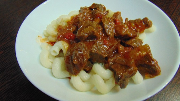Tocăniță de vită cu paste
